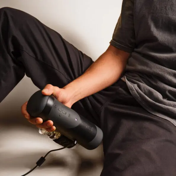 The Handy如何改變飛機杯體驗：VR與遠程控制的革命