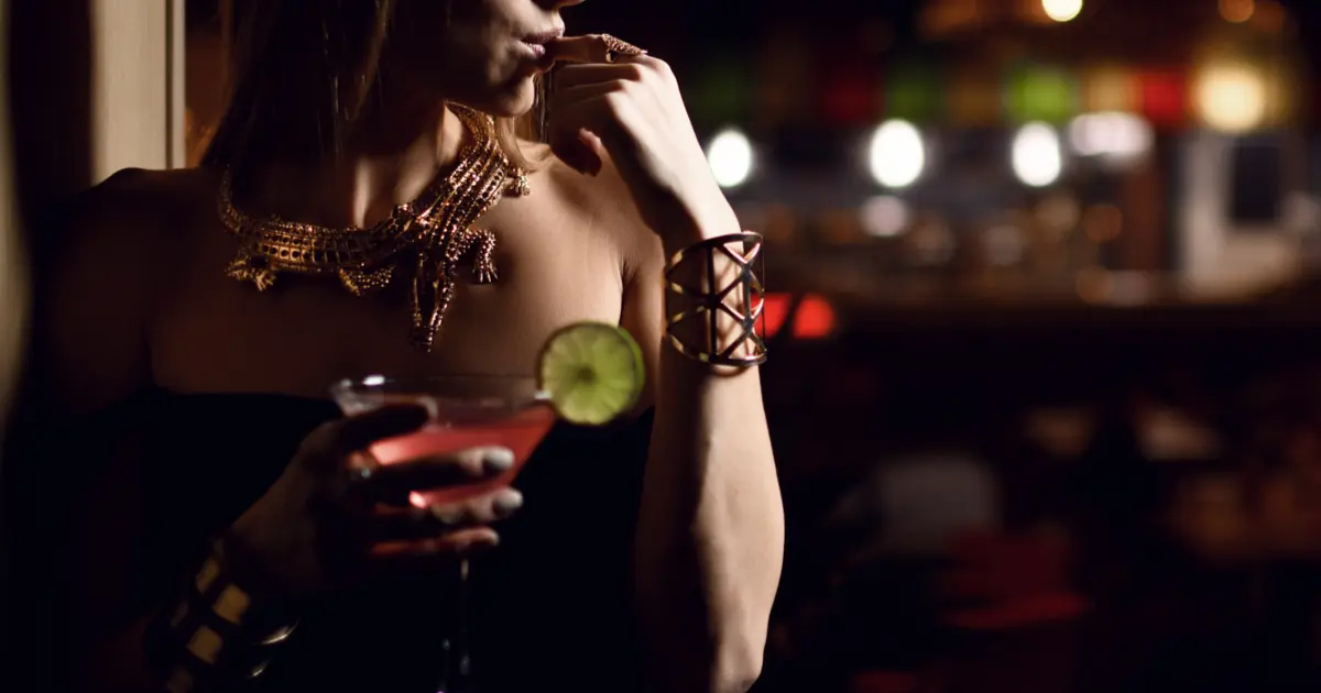 女性喝酒後性慾高漲、變得「心癢難耐」的5個原因