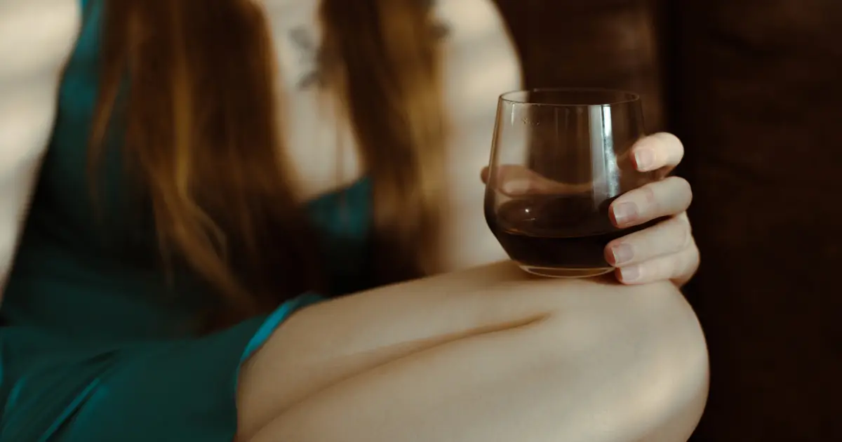 女性喝酒後性慾高漲、變得「心癢難耐」的5個原因